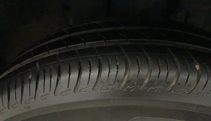 2019 Renault Kwid RXL, Petrol, Manual, 24,529 km, Right Front Tyre Tread