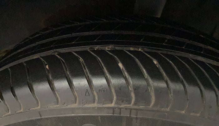 2019 Renault Kwid RXL, Petrol, Manual, 24,529 km, Left Rear Tyre Tread