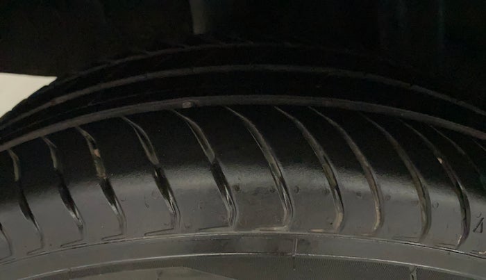 2019 Renault Kwid RXL, Petrol, Manual, 24,529 km, Right Rear Tyre Tread