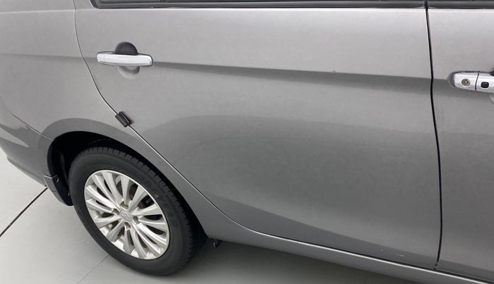 2016 Maruti Ciaz ZXI, Petrol, Manual, 35,851 km, Right rear door - Minor scratches