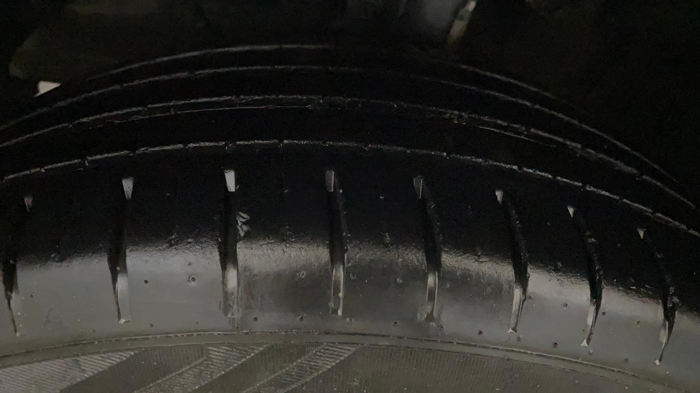 2021 Toyota Glanza G, Petrol, Manual, 28,518 km, Left Front Tyre Tread