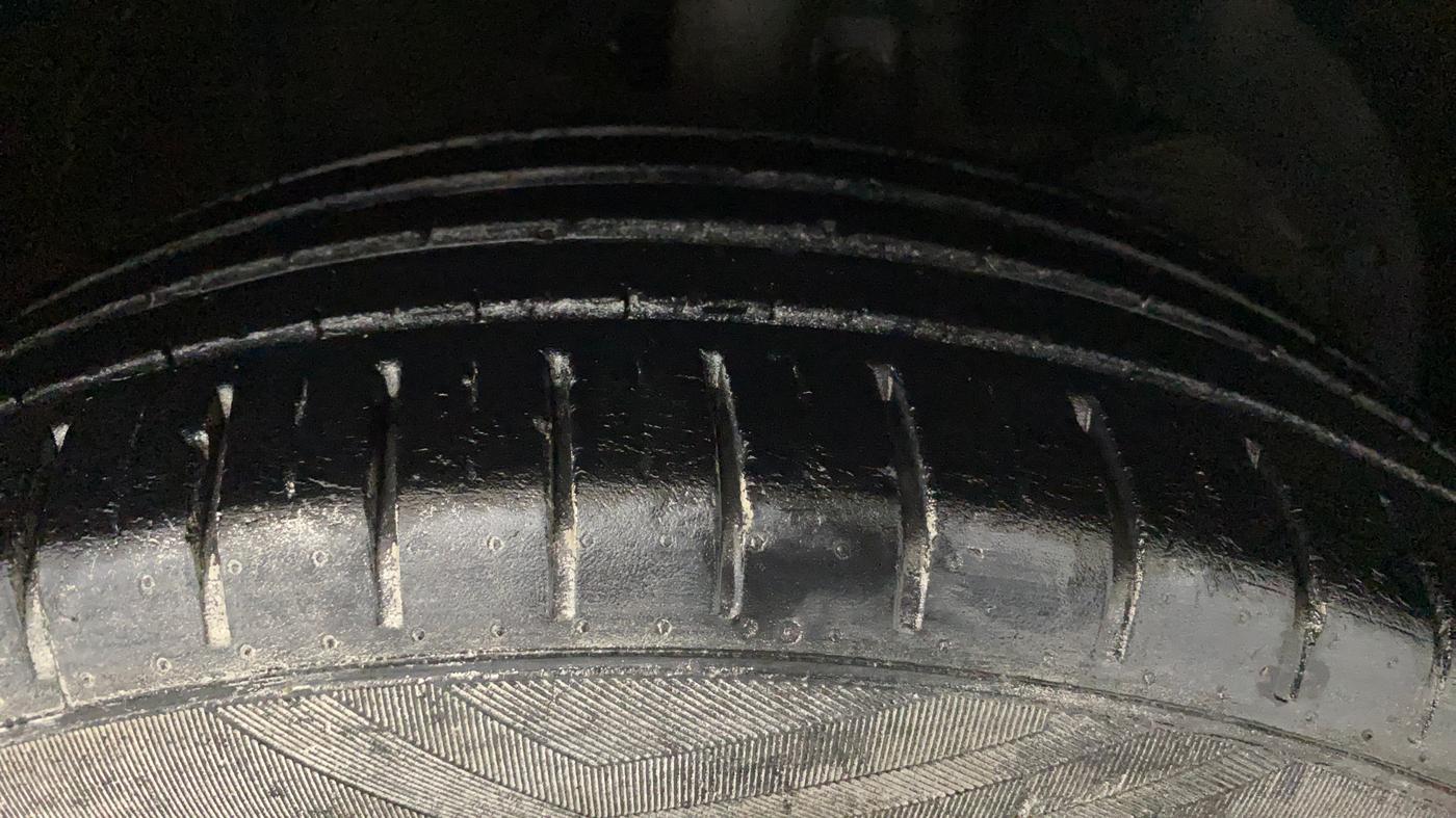 2021 Toyota Glanza G, Petrol, Manual, 28,518 km, Right Front Tyre Tread