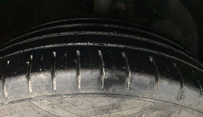 2021 Toyota Glanza G, Petrol, Manual, 28,310 km, Right Front Tyre Tread