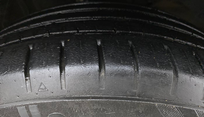 2020 Maruti Baleno ZETA CVT PETROL 1.2, Petrol, Automatic, 59,440 km, Right Front Tyre Tread