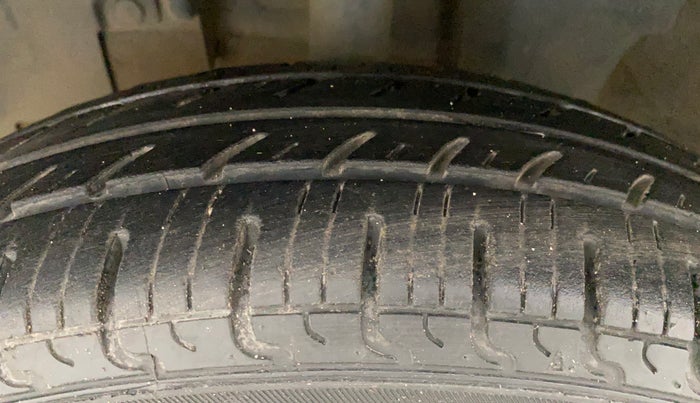 2016 Renault Kwid RXL, Petrol, Manual, 52,582 km, Left Front Tyre Tread