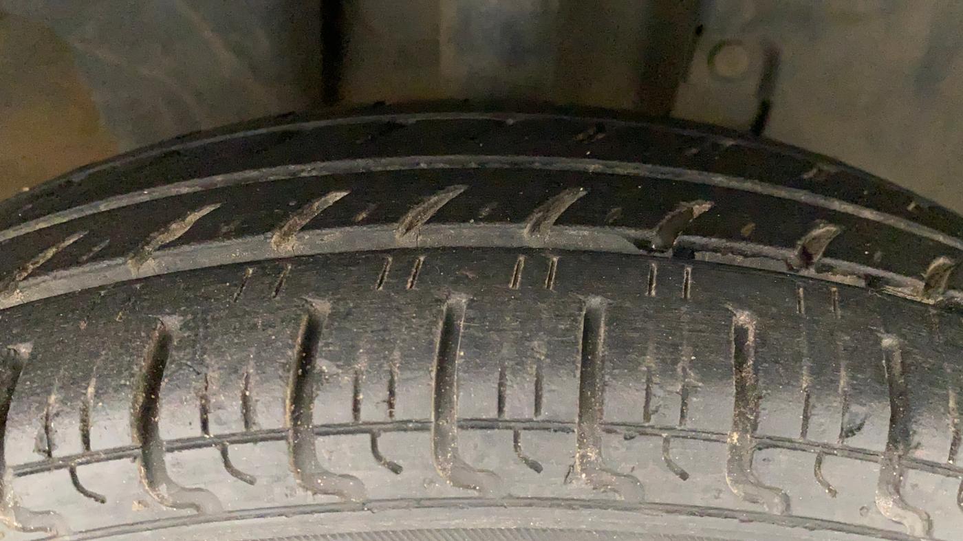 2016 Renault Kwid RXL, Petrol, Manual, 52,582 km, Right Front Tyre Tread