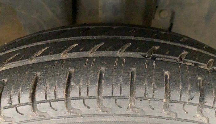 2016 Renault Kwid RXL, Petrol, Manual, 52,582 km, Right Front Tyre Tread
