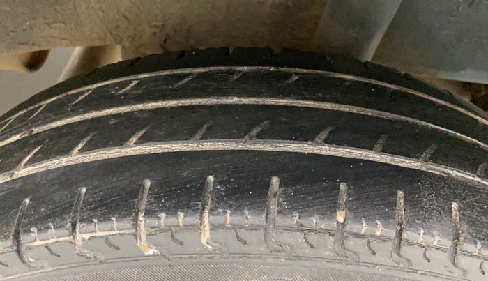 2016 Renault Kwid RXL, Petrol, Manual, 52,582 km, Left Rear Tyre Tread