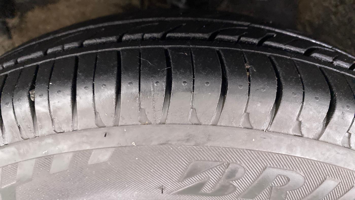 2015 Hyundai i10 SPORTZ 1.1 IRDE2, Petrol, Manual, 59,279 km, Left Front Tyre Tread