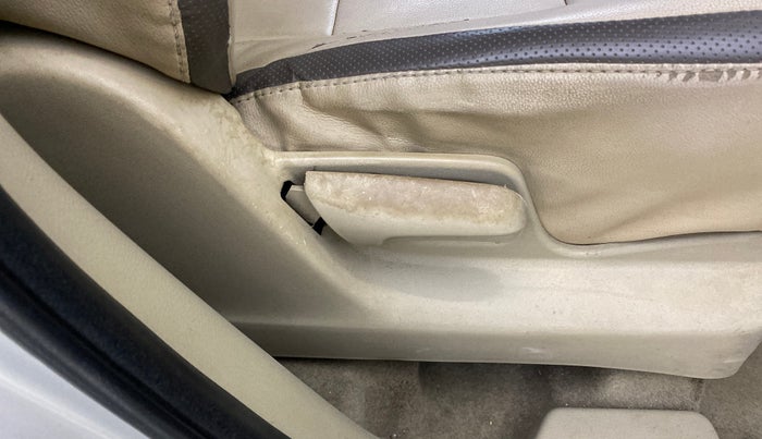 2014 Maruti Ertiga VXI CNG, CNG, Manual, 92,300 km, Driver Side Adjustment Panel