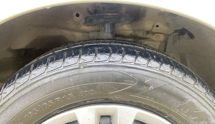 2014 Maruti Ertiga VXI CNG, CNG, Manual, 92,300 km, Right Front Tyre Tread