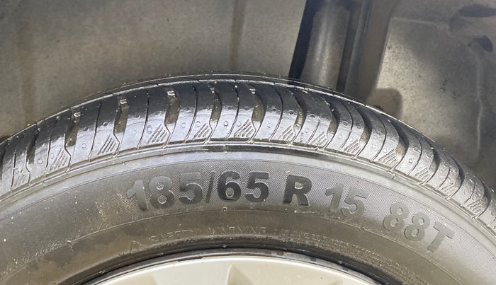 2014 Maruti Ertiga VXI CNG, CNG, Manual, 92,300 km, Left Rear Tyre Tread