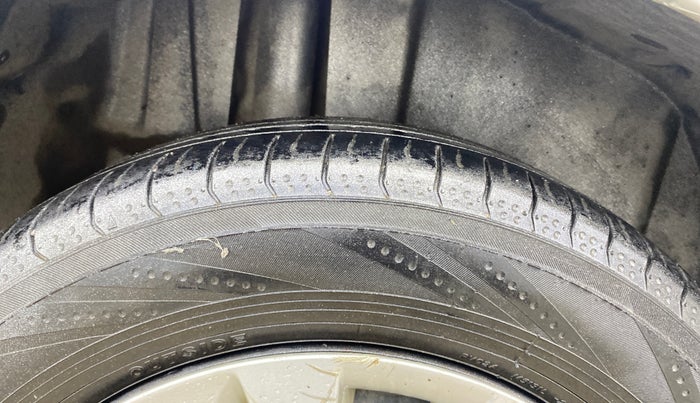 2014 Maruti Ertiga VXI CNG, CNG, Manual, 92,300 km, Right Rear Tyre Tread