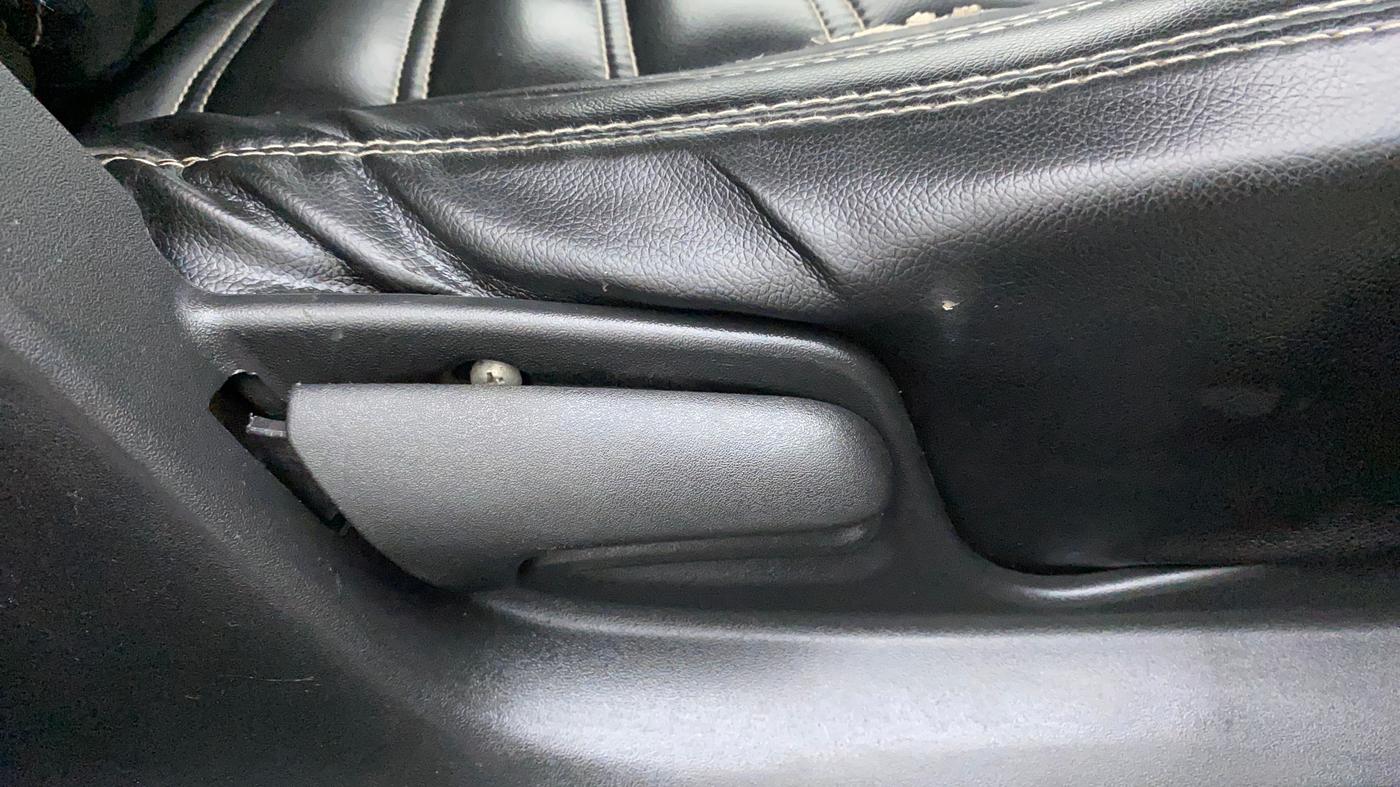 2017 Maruti Swift VXI, Petrol, Manual, 1,16,084 km, Driver Side Adjustment Panel