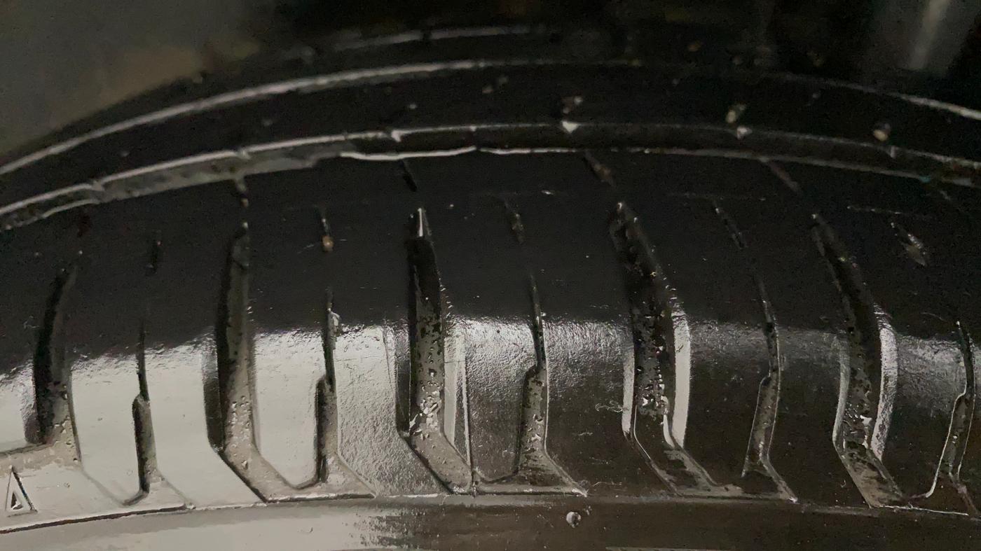 2017 Maruti Swift VXI, Petrol, Manual, 1,16,084 km, Left Rear Tyre Tread