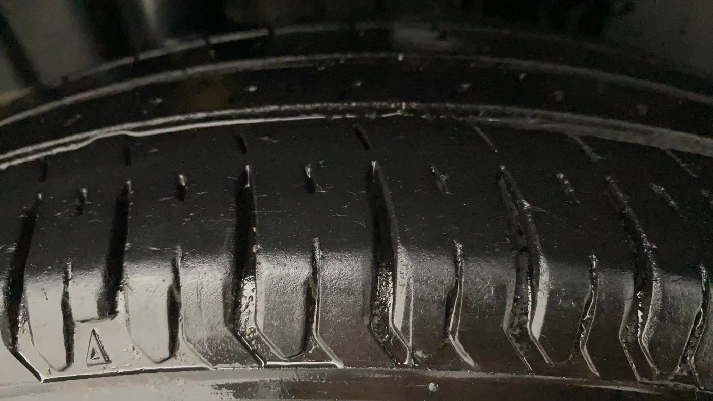 2017 Maruti Swift VXI, Petrol, Manual, 1,16,084 km, Right Rear Tyre Tread