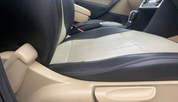 2017 Volkswagen Ameo HIGHLINE PLUS 1.5L AT 16 ALLOY, Diesel, Automatic, 84,772 km, Driver Side Adjustment Panel