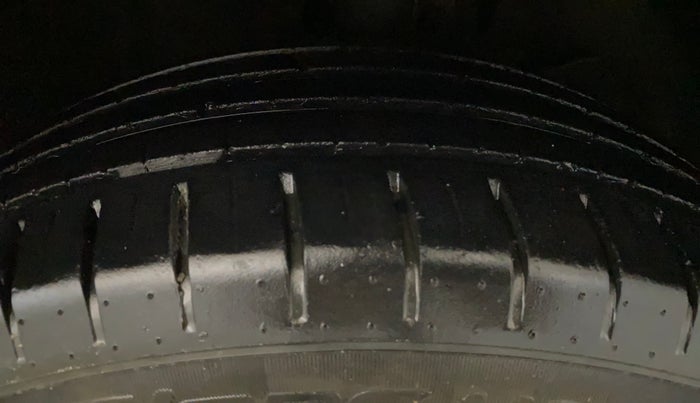 2017 Maruti Baleno ALPHA CVT PETROL 1.2, Petrol, Automatic, 53,589 km, Right Front Tyre Tread