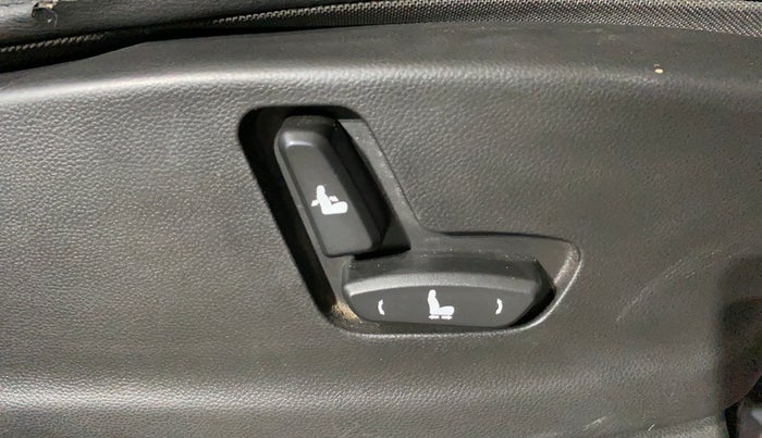 2019 MG HECTOR SHARP 1.5 DCT PETROL, Petrol, Automatic, 60,175 km, Driver Side Adjustment Panel