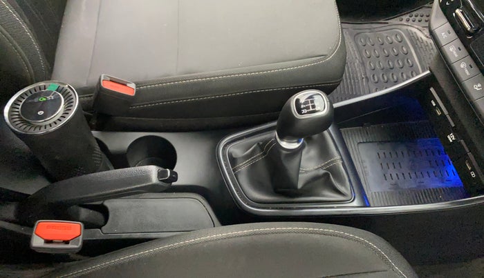 2023 Hyundai NEW I20 ASTA (O) 1.2 MT, Petrol, Manual, 6,991 km, Gear Lever