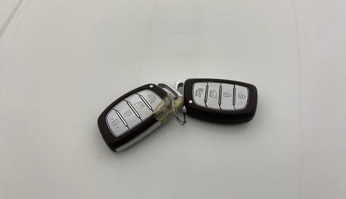 2023 Hyundai NEW I20 ASTA (O) 1.2 MT, Petrol, Manual, 6,991 km, Key Close Up