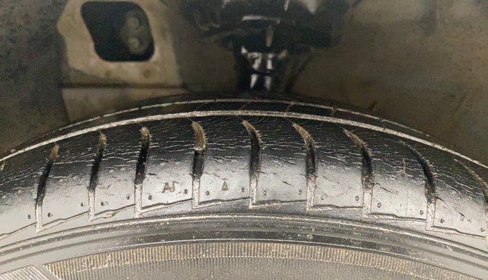 2019 Hyundai NEW SANTRO SPORTZ CNG, CNG, Manual, 22,989 km, Left Front Tyre Tread