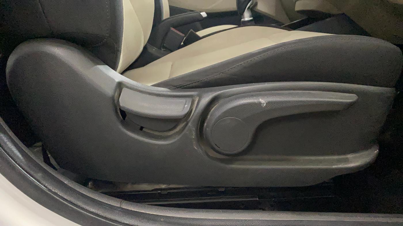 2017 Hyundai Verna 1.6 CRDI SX, Diesel, Manual, 1,40,558 km, Driver Side Adjustment Panel