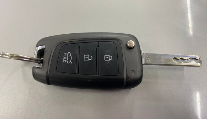 2017 Hyundai Verna 1.6 CRDI SX, Diesel, Manual, 1,40,501 km, Key Close Up