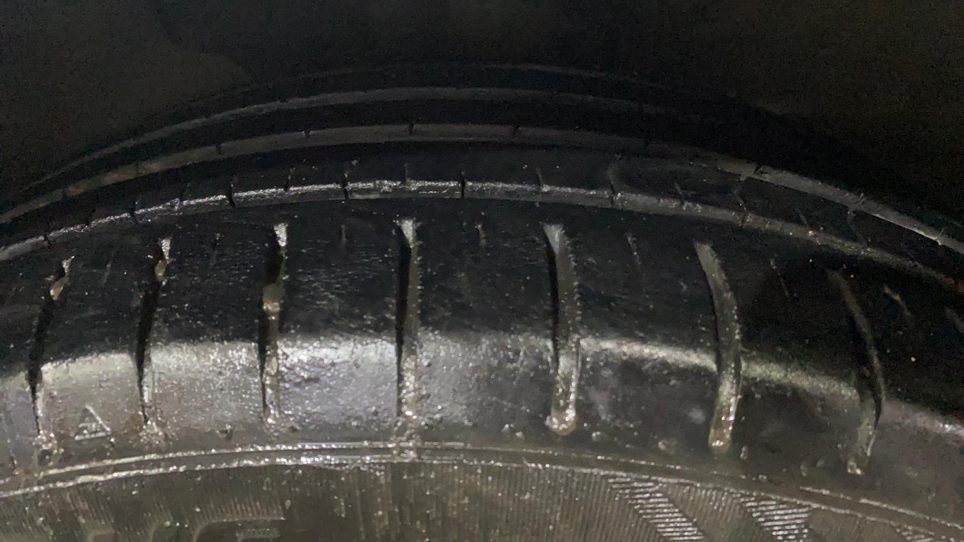 2017 Hyundai Verna 1.6 CRDI SX, Diesel, Manual, 1,40,558 km, Left Front Tyre Tread