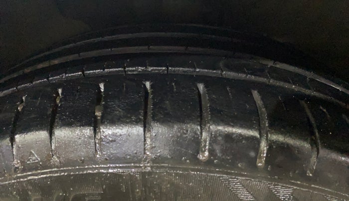 2017 Hyundai Verna 1.6 CRDI SX, Diesel, Manual, 1,40,501 km, Left Front Tyre Tread