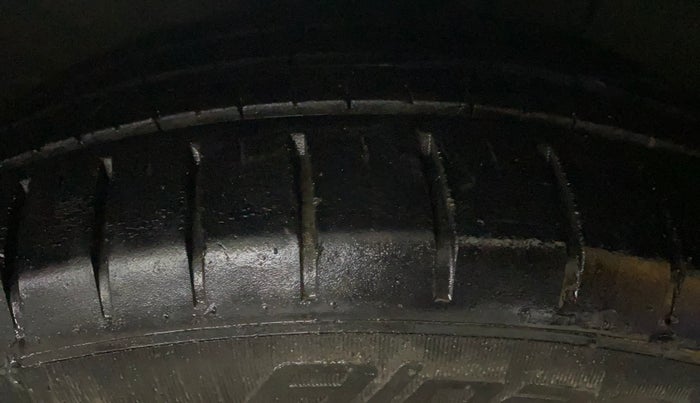 2017 Hyundai Verna 1.6 CRDI SX, Diesel, Manual, 1,40,501 km, Right Front Tyre Tread