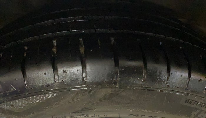 2017 Hyundai Verna 1.6 CRDI SX, Diesel, Manual, 1,40,501 km, Right Rear Tyre Tread