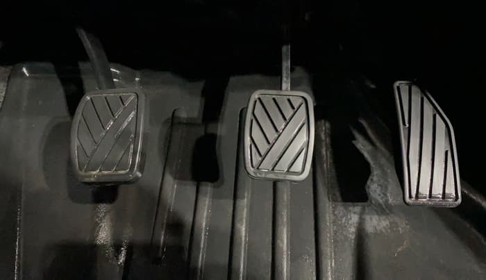 2022 Maruti Swift VXI, Petrol, Manual, 15,803 km, Pedals