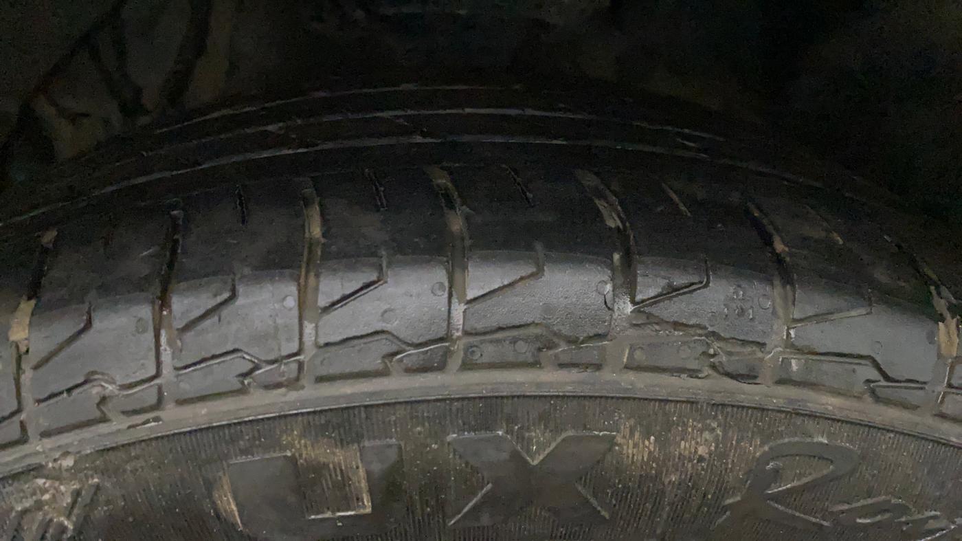 2019 Mahindra XUV300 W8 (O) 1.2 PETROL, Petrol, Manual, 80,553 km, Left Front Tyre Tread