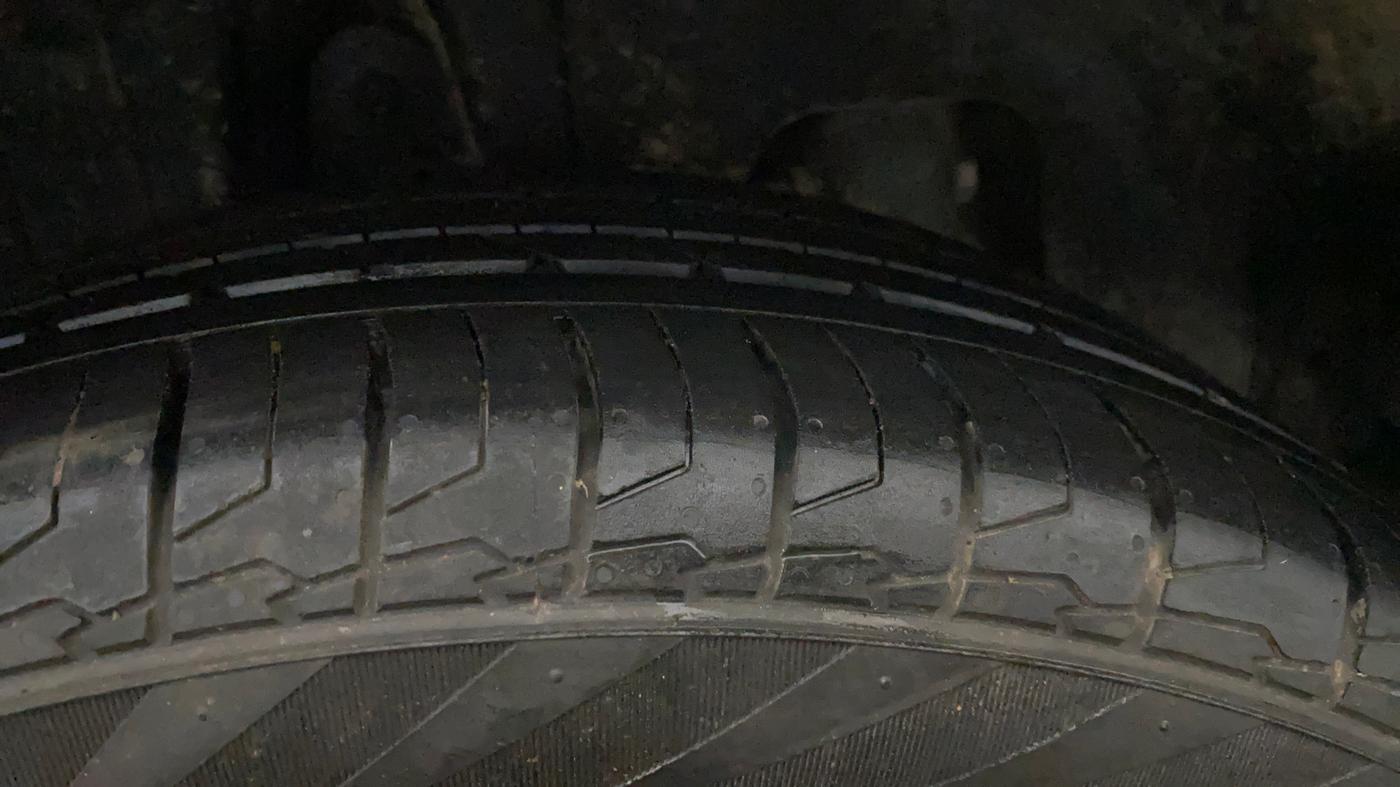 2019 Mahindra XUV300 W8 (O) 1.2 PETROL, Petrol, Manual, 80,553 km, Right Rear Tyre Tread