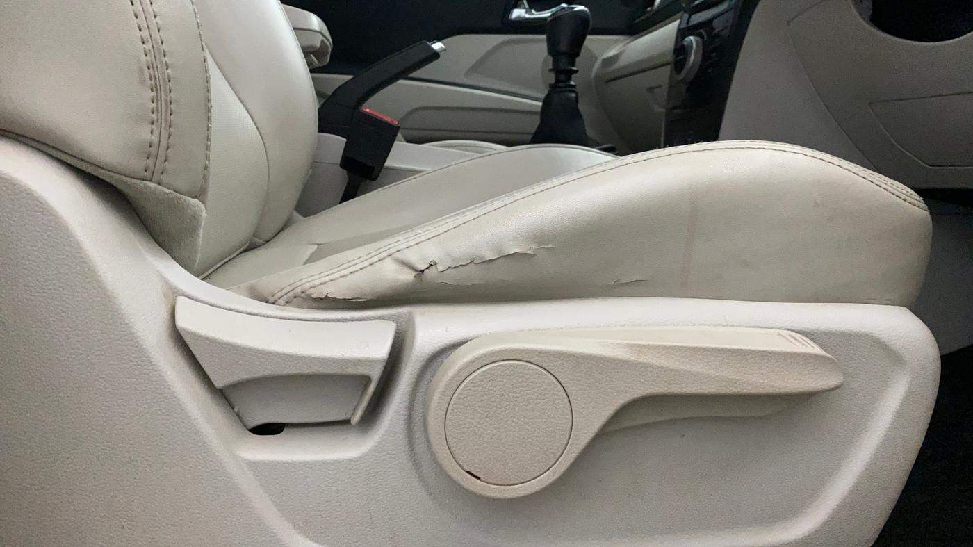 2019 Mahindra XUV300 W8 (O) 1.2 PETROL, Petrol, Manual, 80,553 km, Driver Side Adjustment Panel