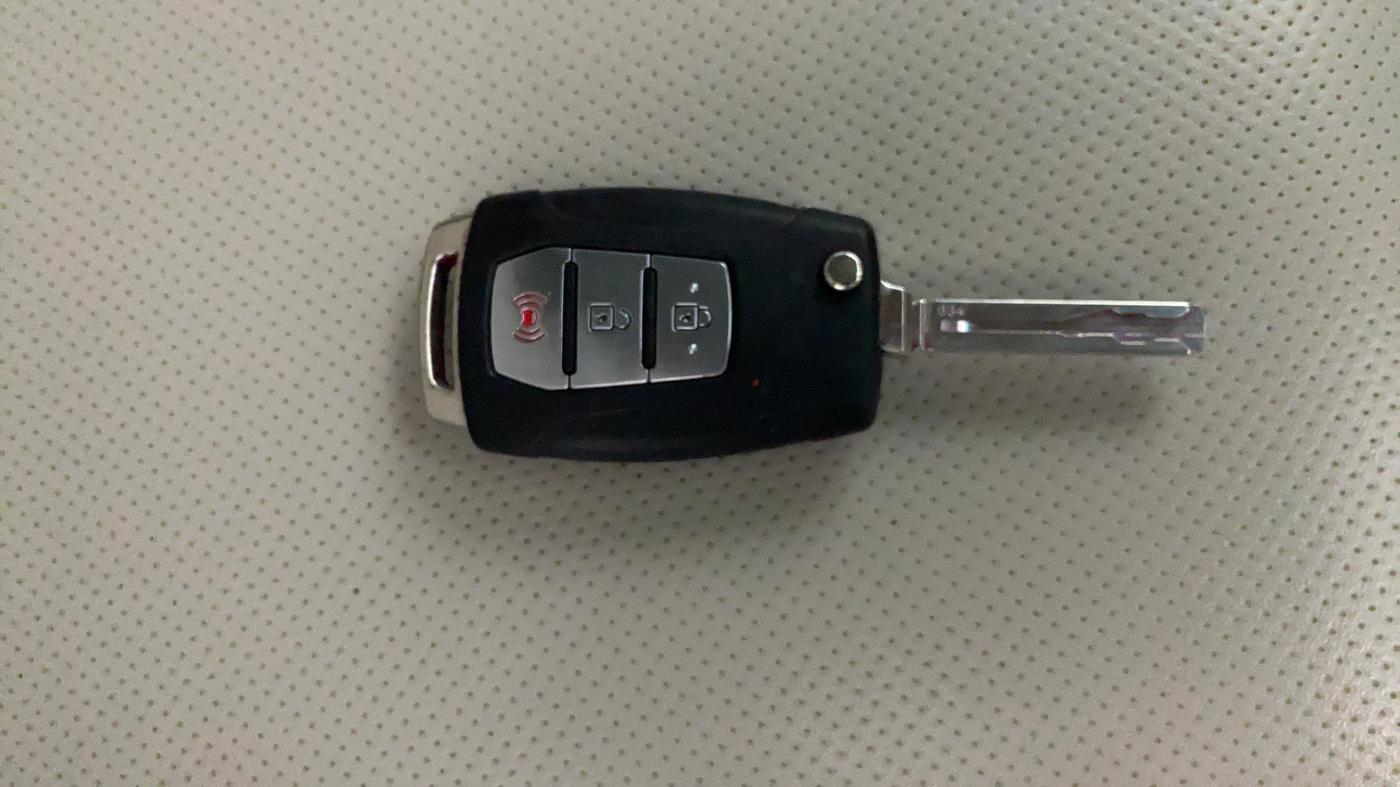 2019 Mahindra XUV300 W8 (O) 1.2 PETROL, Petrol, Manual, 80,553 km, Key Close Up