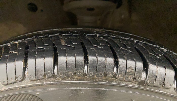 2018 Maruti Wagon R 1.0 LXI CNG (O), CNG, Manual, 74,016 km, Left Front Tyre Tread