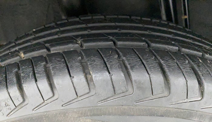 2017 Datsun Redi Go T (O), Petrol, Manual, 23,197 km, Right Rear Tyre Tread