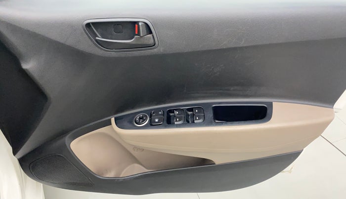2017 Hyundai Grand i10 MAGNA 1.2 VTVT, CNG, Manual, 33,785 km, Driver Side Door Panels Control