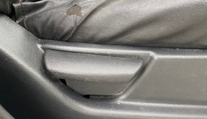 2015 Hyundai Eon MAGNA +, Petrol, Manual, 88,272 km, Driver Side Adjustment Panel