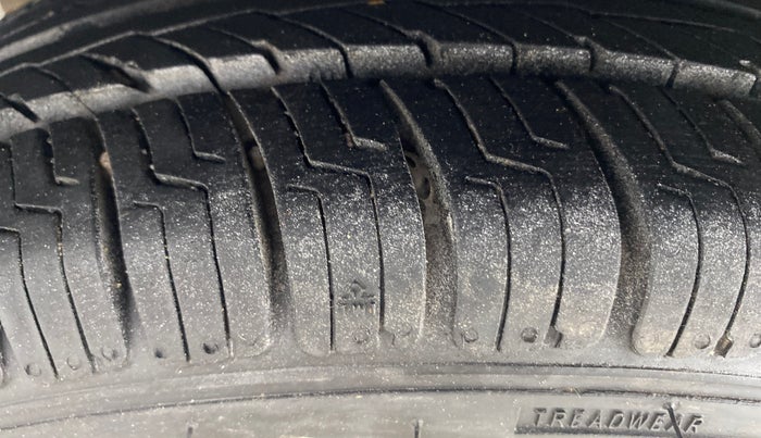 2015 Hyundai Eon MAGNA +, Petrol, Manual, 88,272 km, Right Rear Tyre Tread