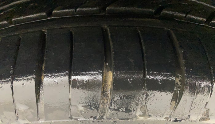 2015 Hyundai Elite i20 SPORTZ 1.2 (O), Petrol, Manual, 26,207 km, Left Front Tyre Tread