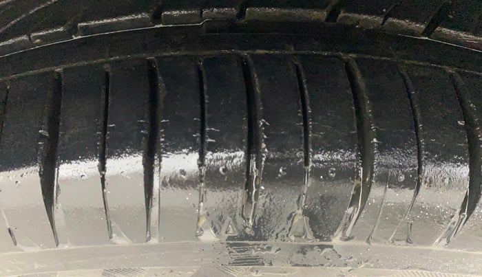 2015 Hyundai Elite i20 SPORTZ 1.2 (O), Petrol, Manual, 26,207 km, Right Front Tyre Tread