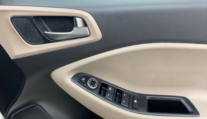 2015 Hyundai Elite i20 SPORTZ 1.2 (O), Petrol, Manual, 26,207 km, Driver Side Door Panels Control