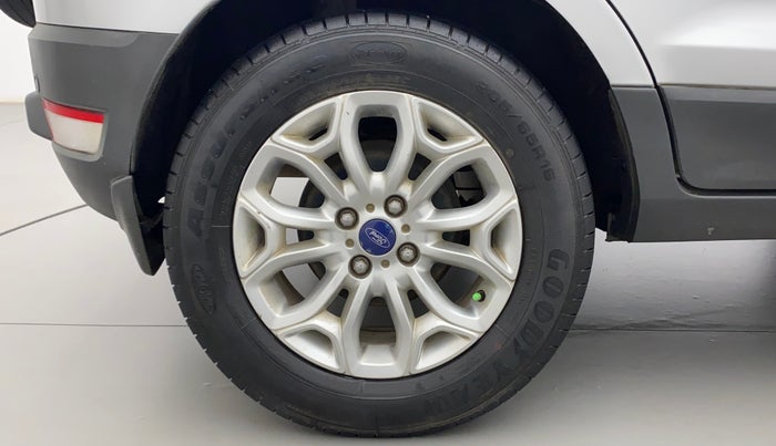 2015 Ford Ecosport TITANIUM 1.5L DIESEL, Diesel, Manual, 1,05,171 km, Right Rear Wheel