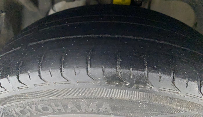 2015 Ford Ecosport TITANIUM 1.5L DIESEL, Diesel, Manual, 1,05,171 km, Left Front Tyre Tread