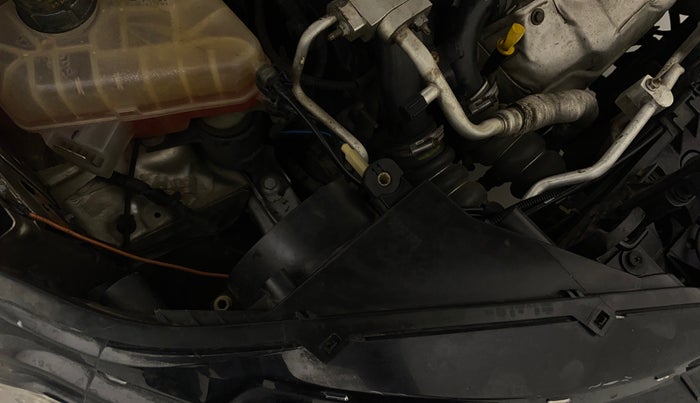 2015 Ford Ecosport TITANIUM 1.5L DIESEL, Diesel, Manual, 1,05,171 km, Right headlight - Clamp has minor damage