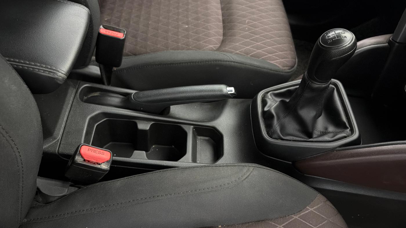 2023 Maruti Grand Vitara SIGMA SMART HYBRID, Petrol, Manual, 61,500 km, Gear Lever