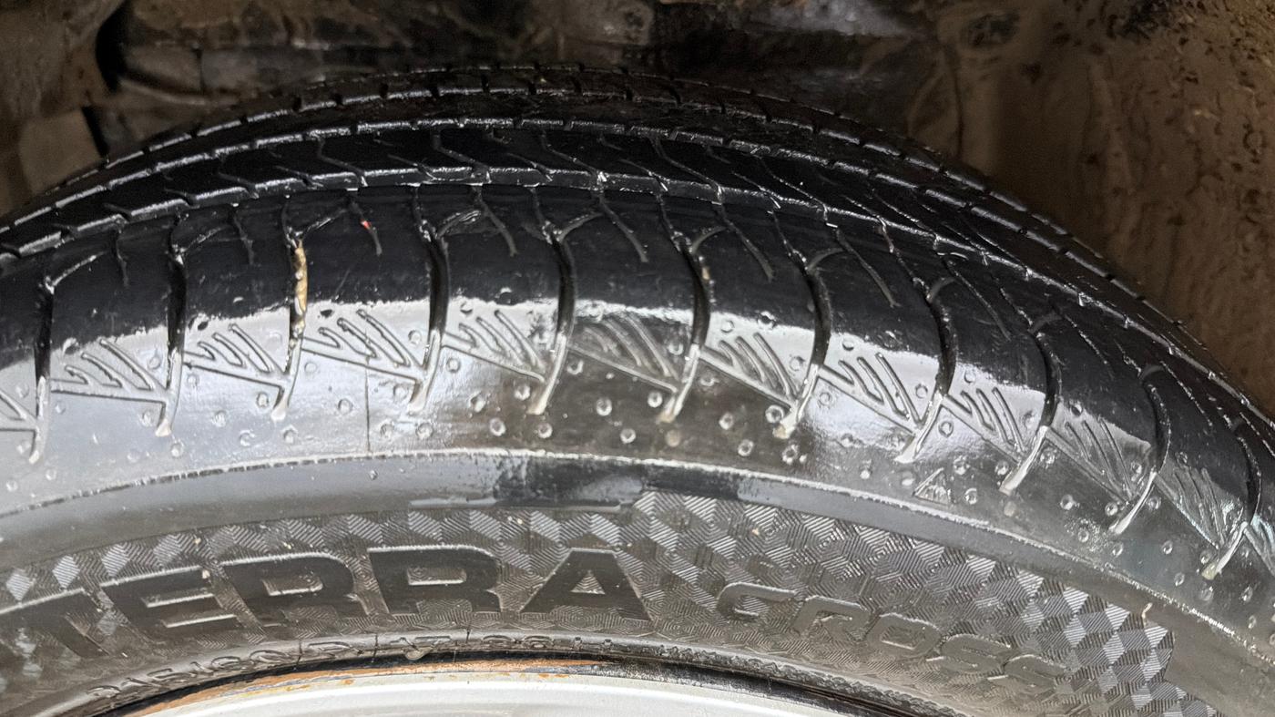 2023 Maruti Grand Vitara SIGMA SMART HYBRID, Petrol, Manual, 61,500 km, Left Front Tyre Tread